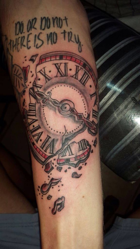 Broken Clock Tattoo Meaning Unraveling the Symbolic Depth