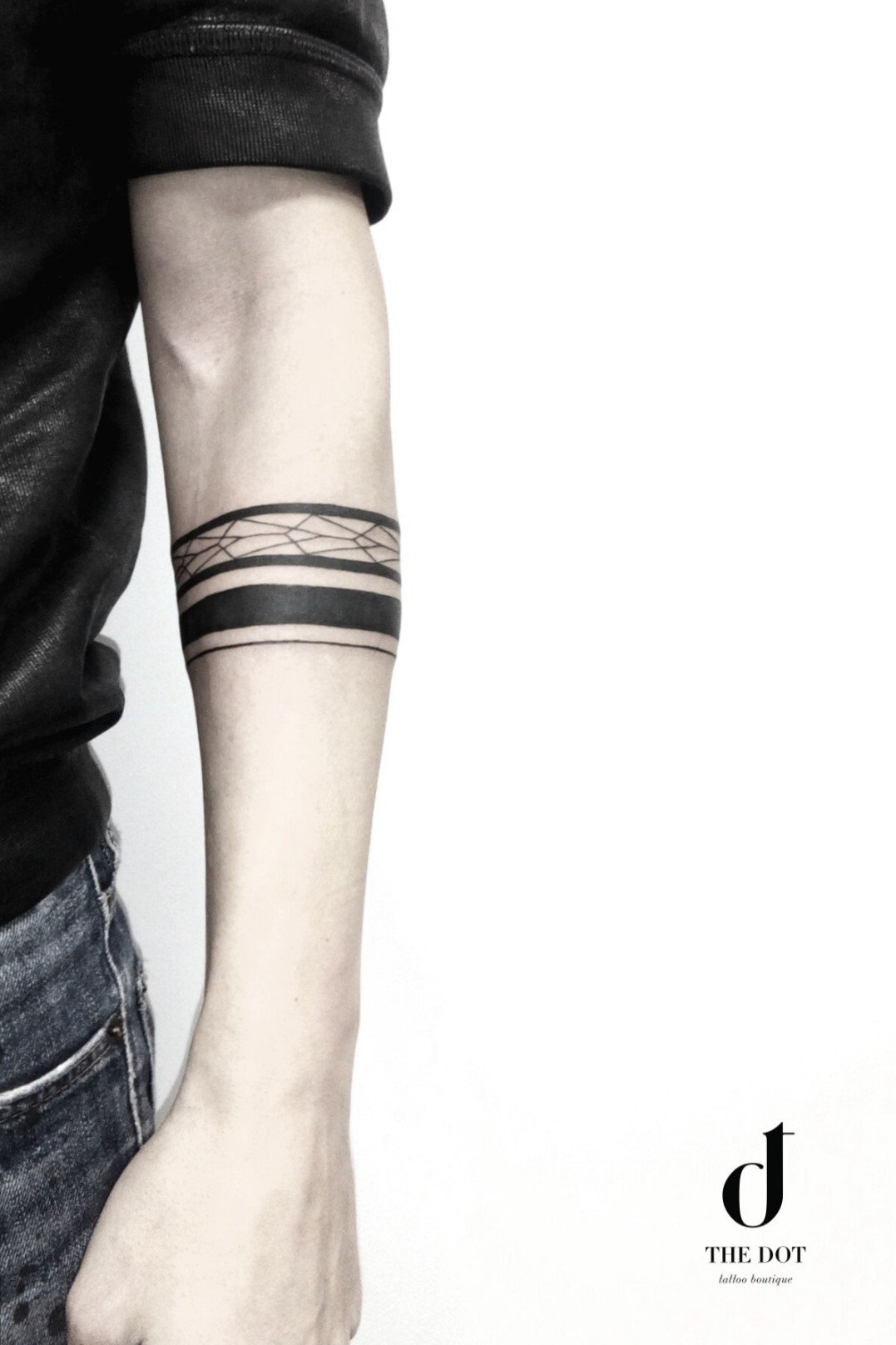 What is the Meaning Behind Black Armband Tattoos? A Guide to Its Meaning and Significance