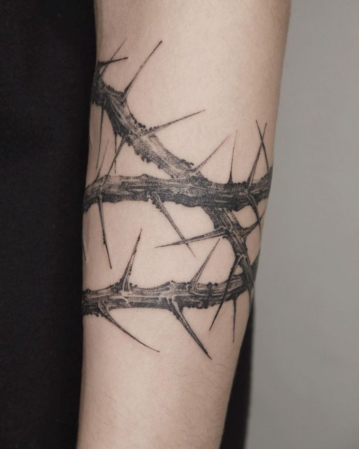 Thorns Tattoos Meaning Symbolism Power And Personal Expression Thorns Tattoos Meaning Symbolism Power And Personal Expression