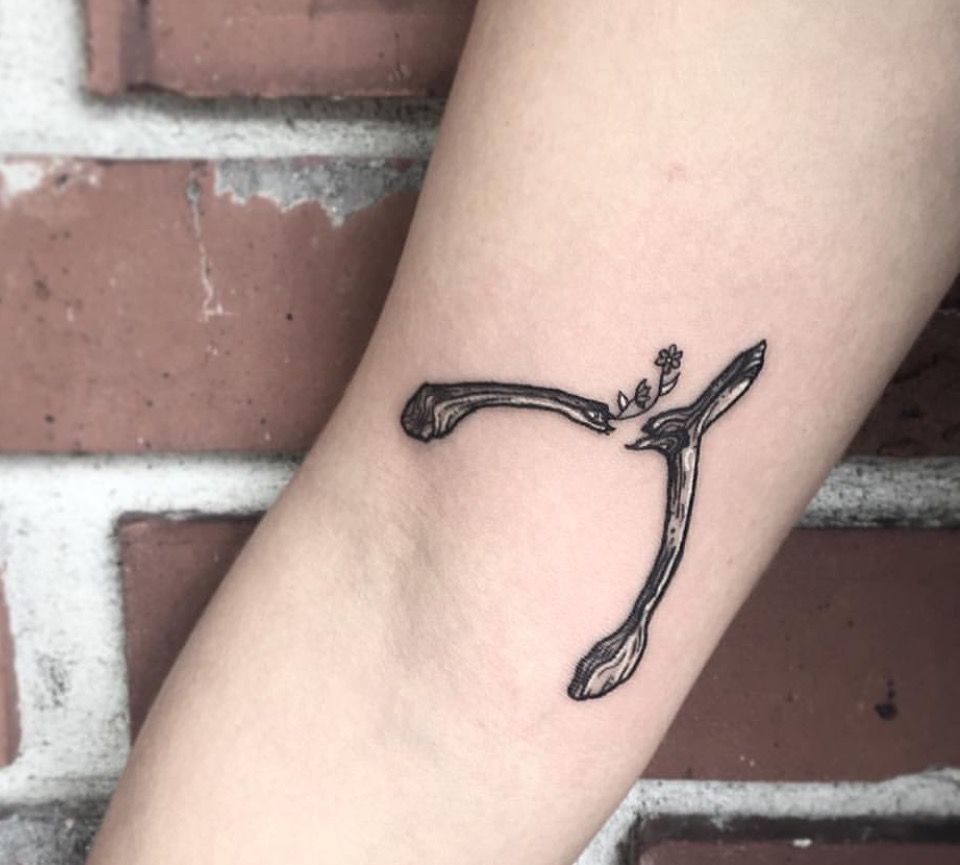 Wishbone Tattoos Meaning: Embrace the Symbolic Power of Arrow Cross Tattoos 