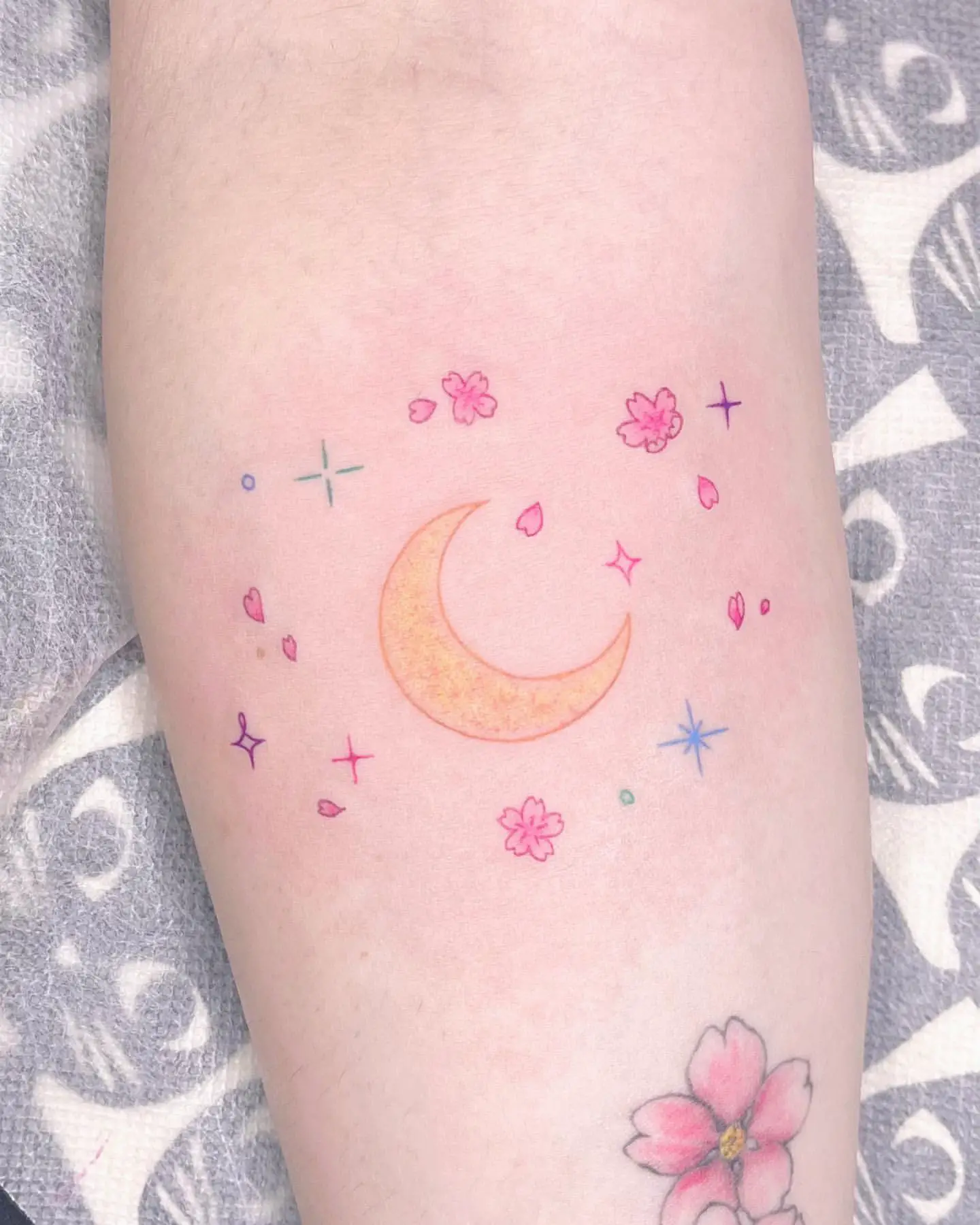 The significance of the Half Moon Tattoo: Revealing the Meaning Behind the Ink