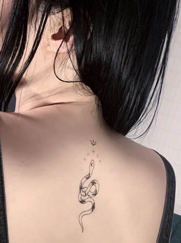 Top 15 Spine Tattoos for Women: A Showcase of Striking Tattoos for Women
