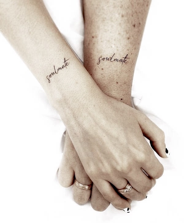 10+ Wrist Tattoos for Women: Personal Smbolism, Artistic Creativity, and Delicate Aesthetics